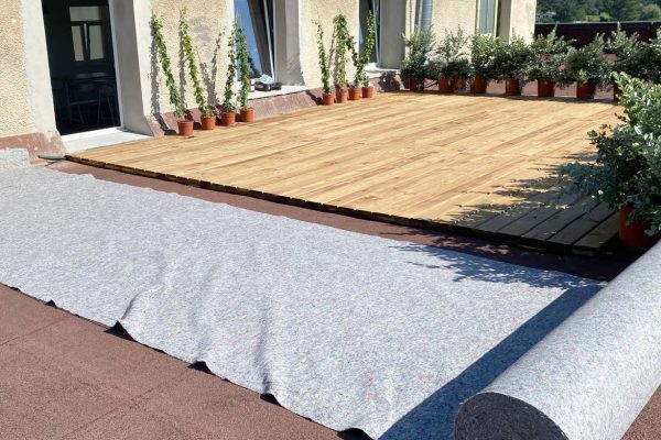 Imagen de la instalación de una cubierta vegetal