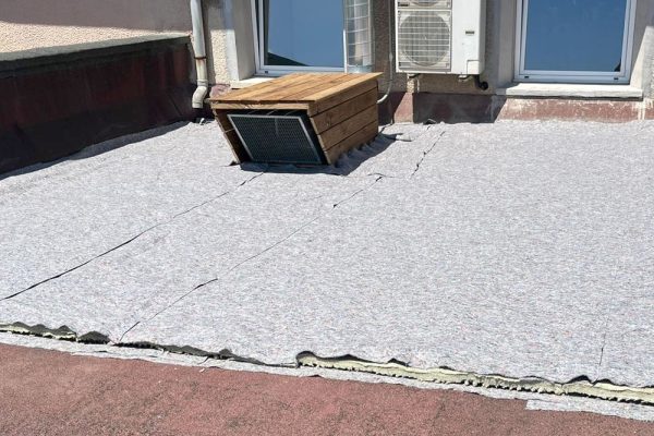 Imagen de la instalación de una cubierta vegetal